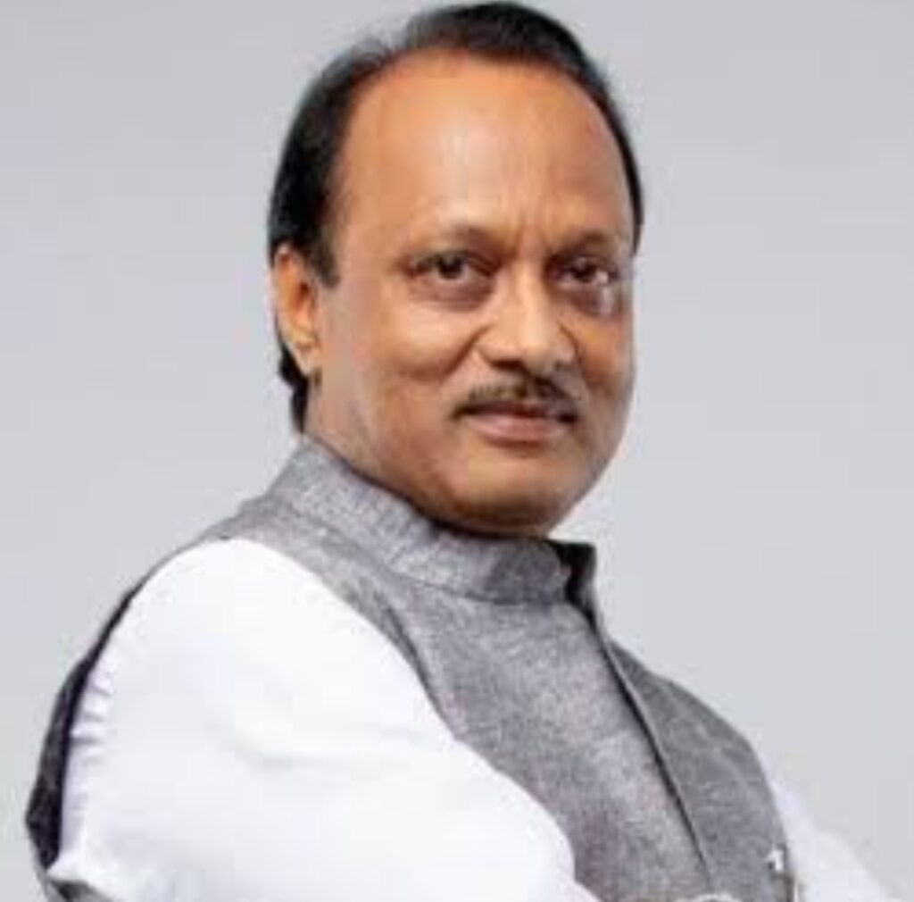 विरोधी पक्षनेते अजितदादा पवार यांच्या हस्ते शिक्षक आमदार विक्रम काळे आणि नवनिर्वाचित सरपंच व ग्रामपंचायत सदस्यांचा सत्कार !