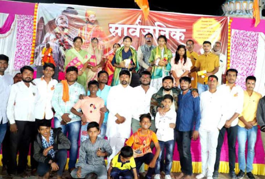 संत ज्ञानेश्वर विद्यालयाची ज्ञानेश्वरी सूर्यवंशी जिल्ह्यात सर्वप्रथम तर माही विलास सांगुळे जिल्ह्यात तृतीय