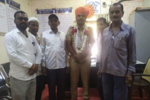 कासार सिरसीत निराधार संघटनेचा वतीने पोलीस निरीक्षक रियाज शेख यांचा सत्कार