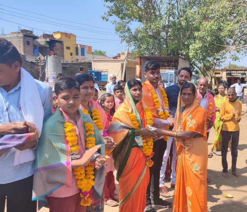 लासोना जिल्हा परिषद प्राथमिक शाळेचा विद्यार्थी विमानात बसून सहलीला जाणार