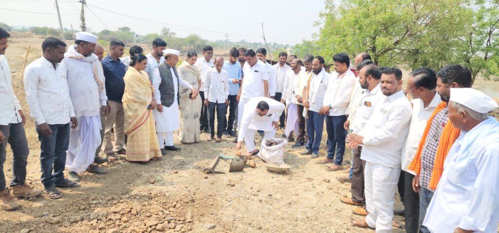 पाणीपुरवठा योजना भूमिपूजन आणि २ कोटी रुपयांच्या विविध विकासकामांचा लोकार्पण आमदार बाबासाहेब पाटील यांच्या हस्ते संपन्न