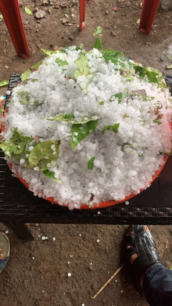 कासार सिरसी परिसरात गारांचा मुसळधार पाऊस, शेतकऱ्यांचे मोठे नुकसान