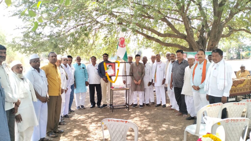 पानगाव येथे शेतकरी संघटनेचा अन्नत्याग सुरू