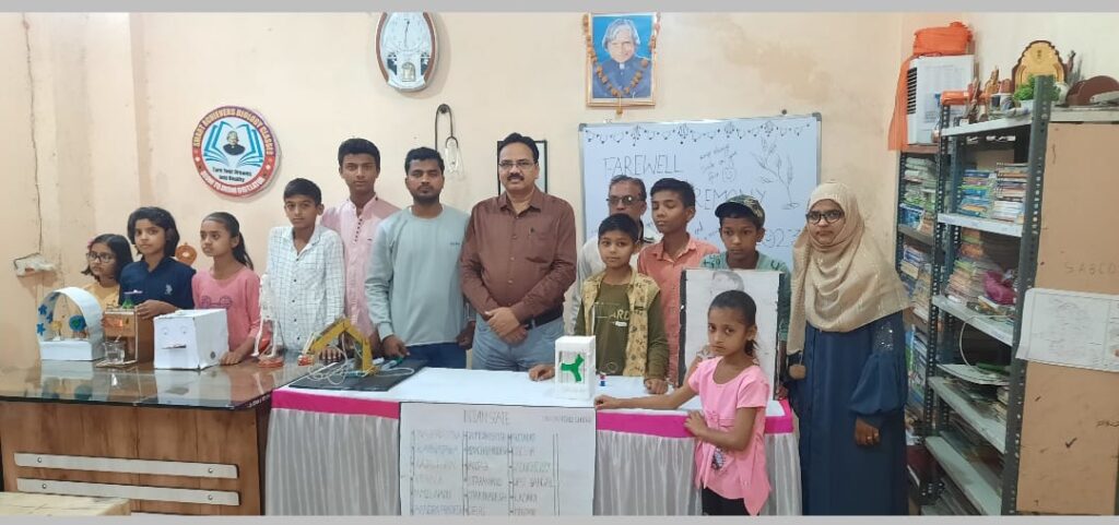 स्मार्ट ॲचिवर्स कोचिंग क्लासेस मध्ये विज्ञान प्रदर्शन संपन्न