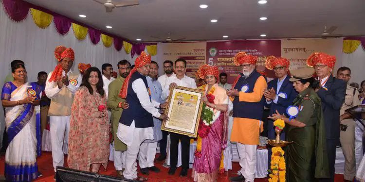 डॉ. मायाताई कुलकर्णी यांना राज्यस्तरीय<br>फेस्कॉम महिला भूषण पुरस्कार प्रदान