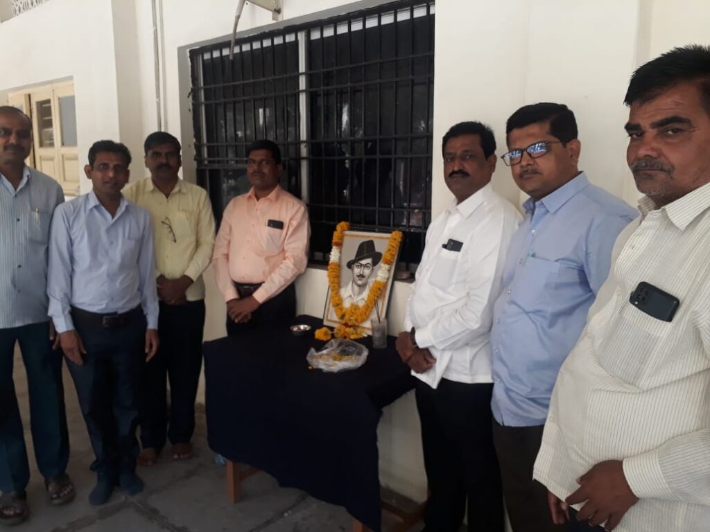शिवाजी महाविद्यालयात शहीद दिन साजरा