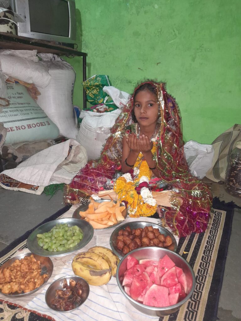 जीवनातील पहिला रोजा वयाच्या 7 व्या वर्षी पुर्ण केल्याने उल्फत शेख चे गावातील शेजाऱ्या कडुन कौतुक व अभिनंदन होत आहे