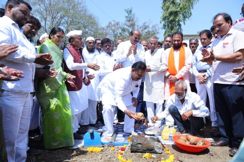 २७ कोटी रुपयांच्या कामाचा आ. बाबासाहेब पाटील यांच्या हस्ते भूमिपूजन सोहळा संपन्न