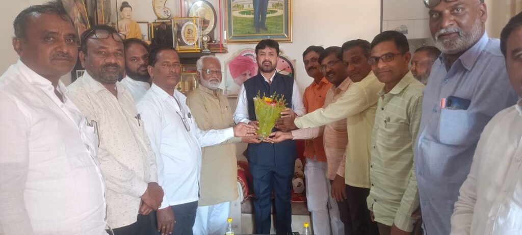मराठा सेवा संघातर्फे आ. बनसोडे यांचा सत्कार