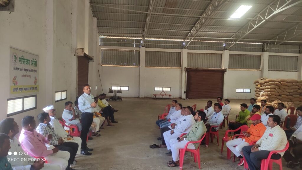 शेतकऱ्यांनी शेतीपूरक उद्योगाकडे वळावे - तहसिलदार सुरेश घोळवे