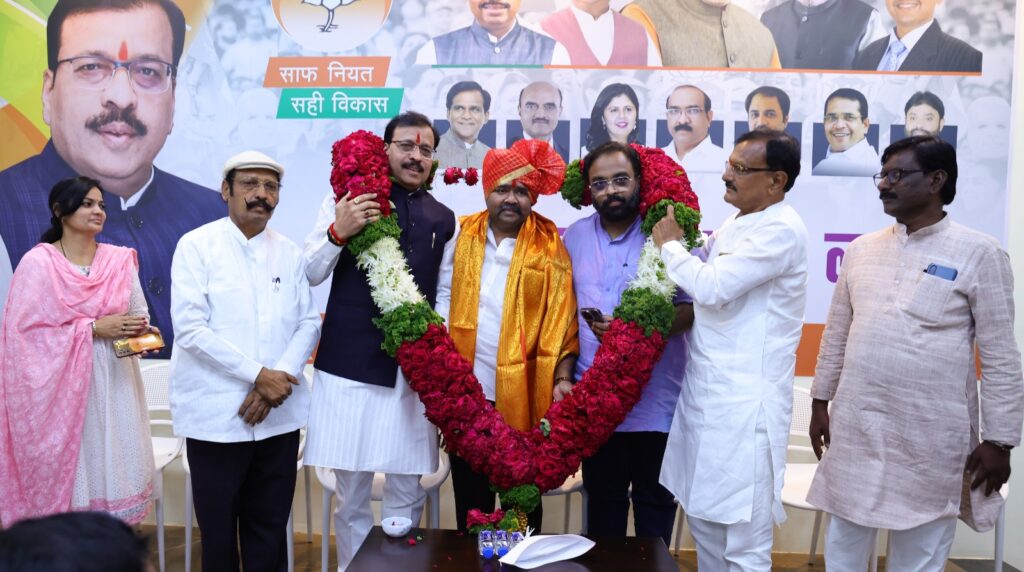 आण्णासाहेब पाटील आर्थिक मागास विकास महामंडळाचे अध्यक्ष ना. नरेंद्रजी पाटील यांची आ. रमेशआप्पा कराड यांच्या भाजपा संवाद कार्यालयास सदिच्छा भेट