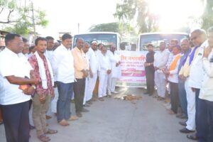 नगर परिषदेच्या नविन वाहनांचा आ.संजय बनसोडे यांच्या हस्ते पुजन