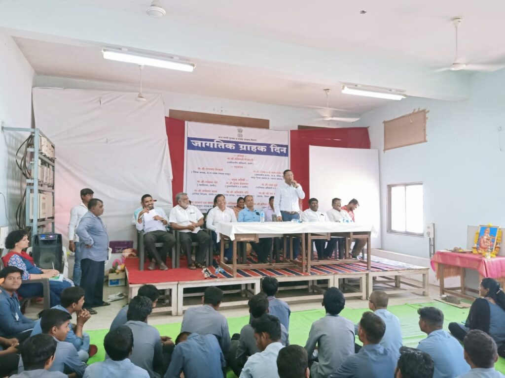 ग्राहकांनीदेखील आपले हक्क जाणून घेणे गरजेचे आहे - तहसीलदार रामेश्वर गोरे