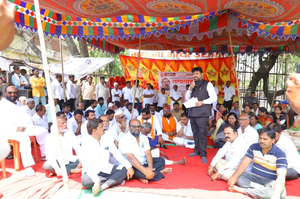 लोकशाही वाचवण्यासाठी संविधान बचाव यात्रा गावा गावात काढणार - माजी गृहराज्यमंत्री आ.संजय बनसोडे