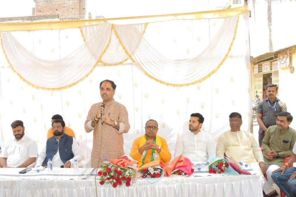 तीस वर्षाची हुकूमशाही लातूर बाजार समितीचे मतदार मोडीत काढणार - माजी मंत्री आ.संभाजीराव पाटील निलंगेकर