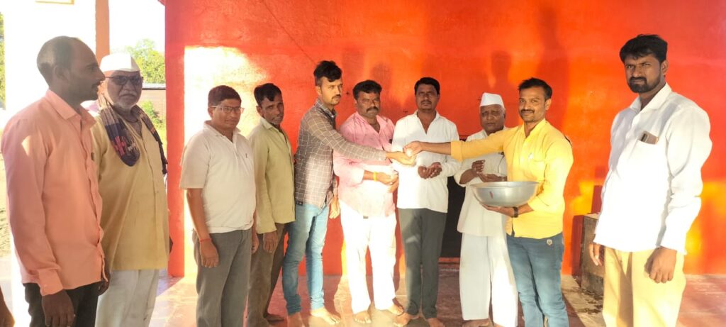 गवी वाडी रस्त्याच्या कामासाठी निधी मंजूर, ग्रामपंचायतीने केले फटाके फोडून आमदारांचे अभिनंदन