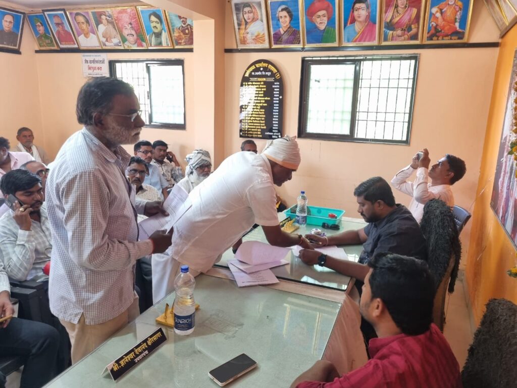 वाढवणा बु येथे गाव नकाशावरील शेत रस्ते मुक्त अभियान बैठक संपन्न