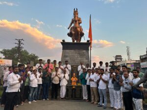 छत्रपती शिवरायांना सार्वजनिक मानवंदना देण्यात आली