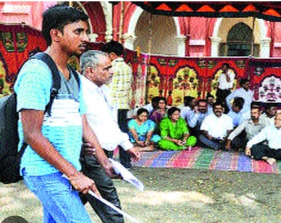 अंधासाठी आणि डोळस कार्यकर्त्यांसाठी उदगीरात पहिल्यांदाच स्वयं सिद्धता कार्यशाळेचे आयोजन