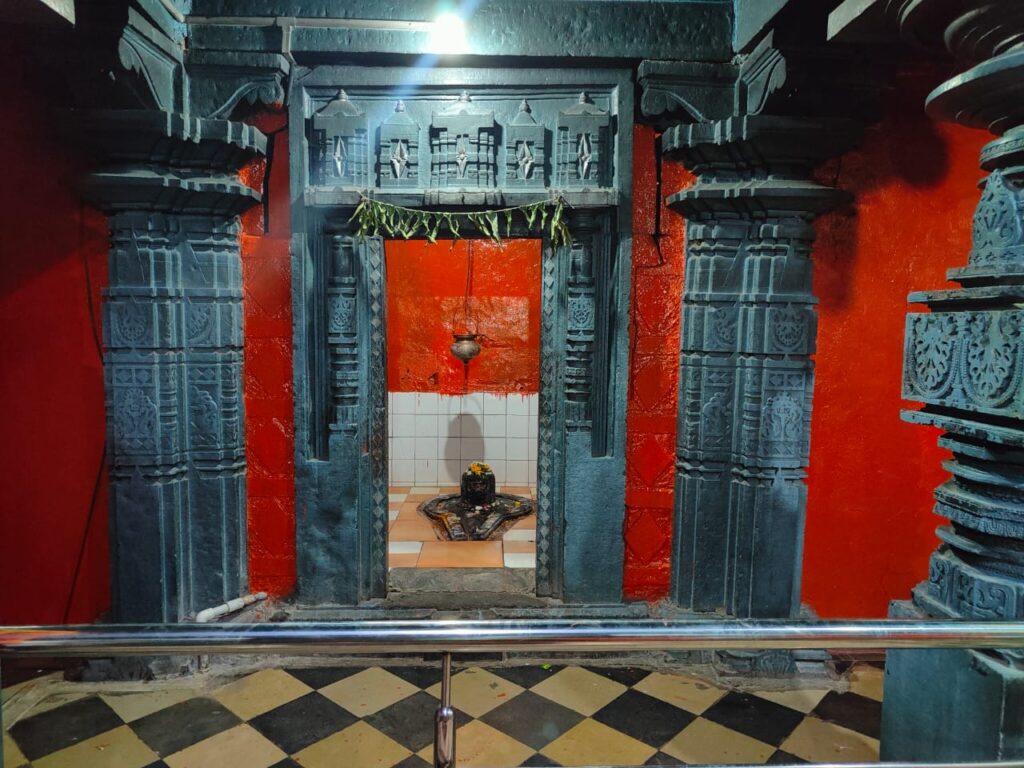 हेमाडपंती वास्तूकलेचा उत्तम नमुना अकराशे वर्षापूर्वीचे खडकेश्वर महादेव मंदिर