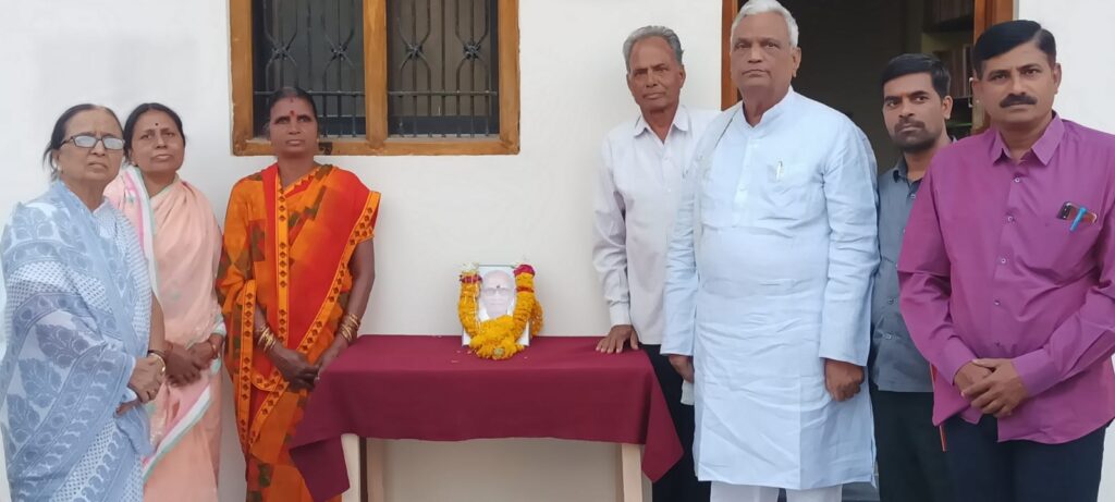 निवृत्ती रायवाड गुरुजींचा प्रथम स्मृतिदिन साजरा