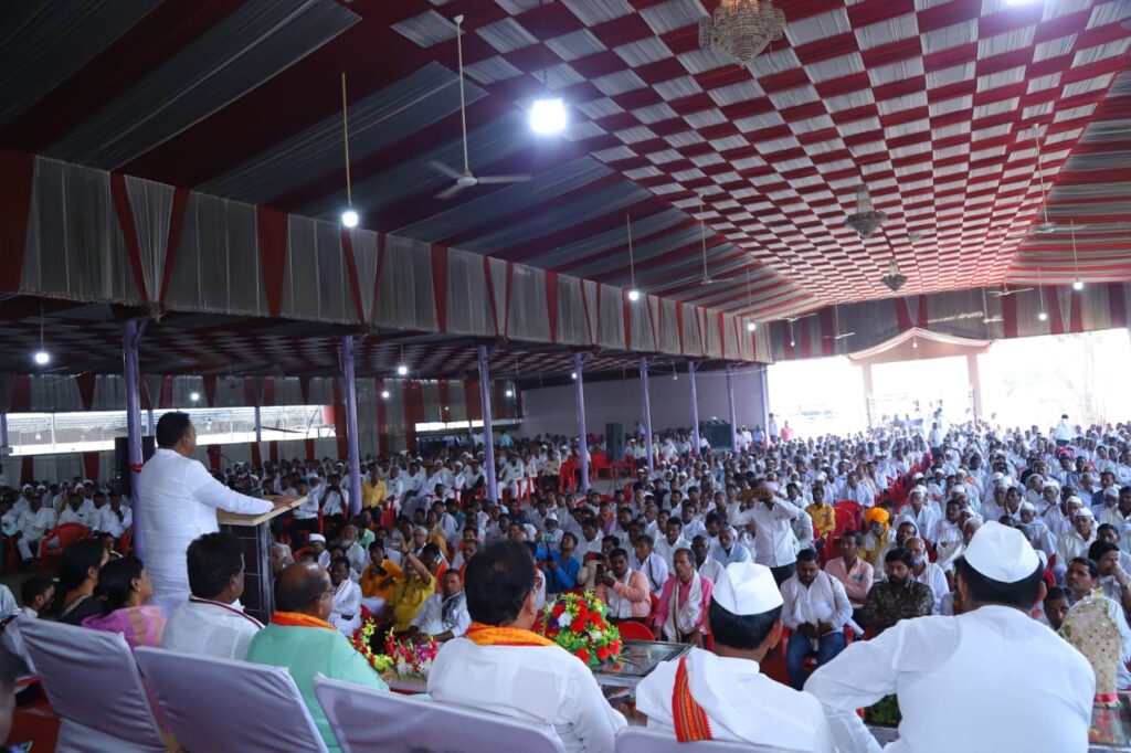 शेतकऱ्यांच्या हितासाठी कृषी उत्पन्न बाजार समिती, महाविकास आघाडी पॅनलच्या ताब्यात द्या - आमदार बाबासाहेब पाटील