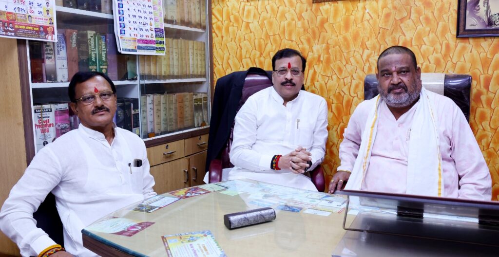 लातूर बाजार समिती निवडणूक; आ रमेशआप्पा कराड आणि अँड.बळवंत जाधव यांच्यात सकारात्मक चर्चा