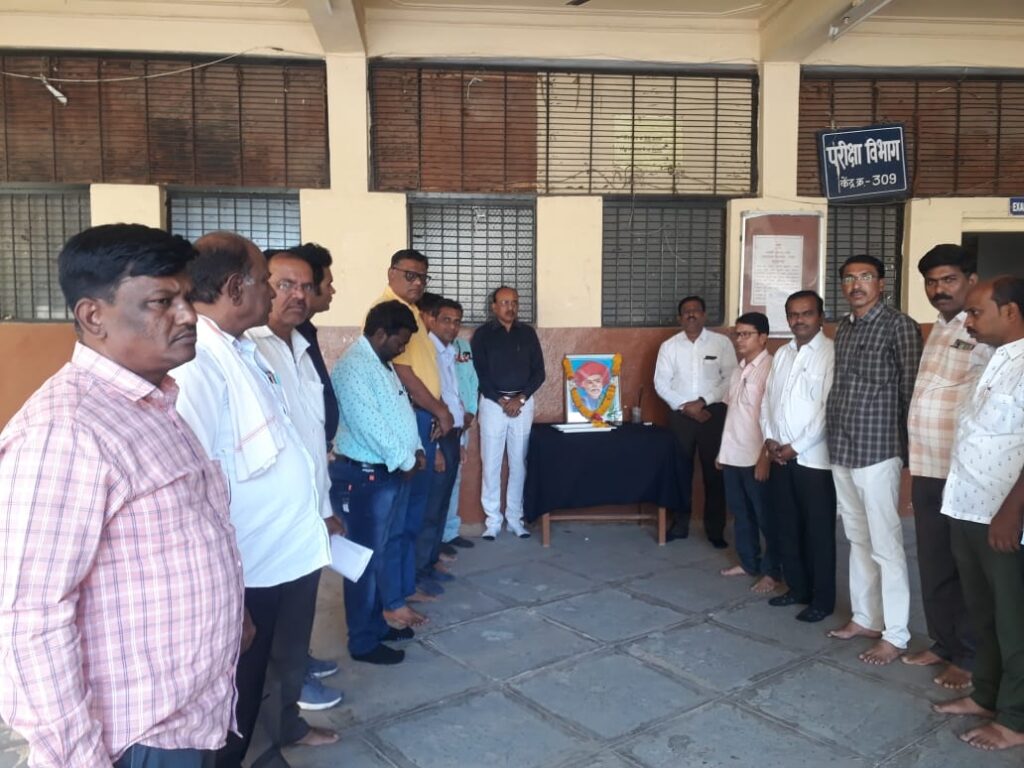 शिवाजी महाविद्यालयात महात्मा फुले यांचे जयंती साजरी