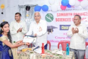 विद्यार्थ्यांनी सत्य आणि परिश्रमाची कास धरावी - डॉ. लखोटिया