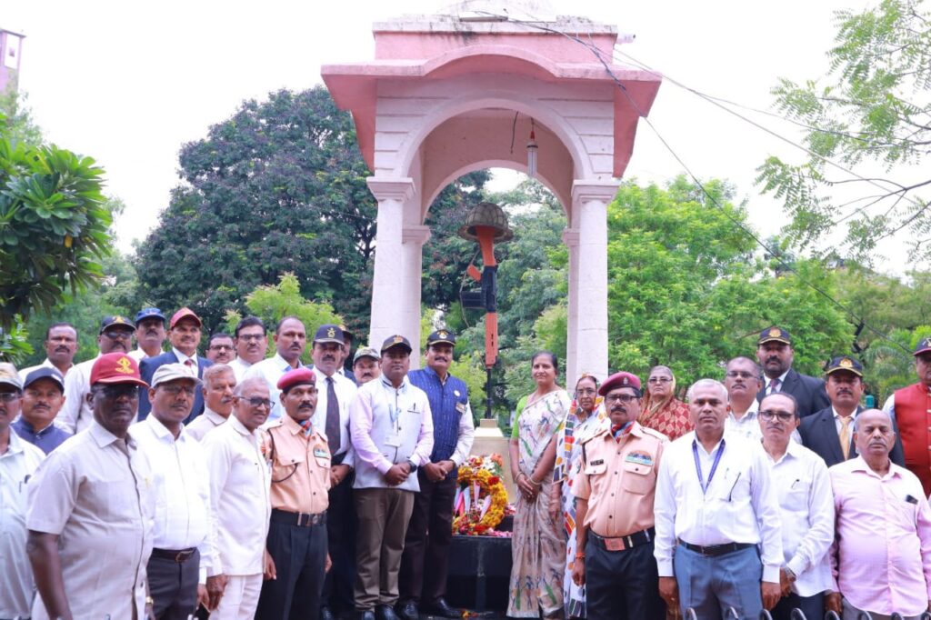 लातूर जिल्हा क्रीडा संकुल येथे कारगिल विजय दिवस साजरा