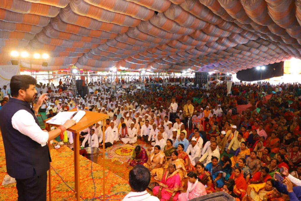 महादेव मंदिरास ' ब ' पर्यटनाचा दर्जा मिळवून देणार - ना.बनसोडे