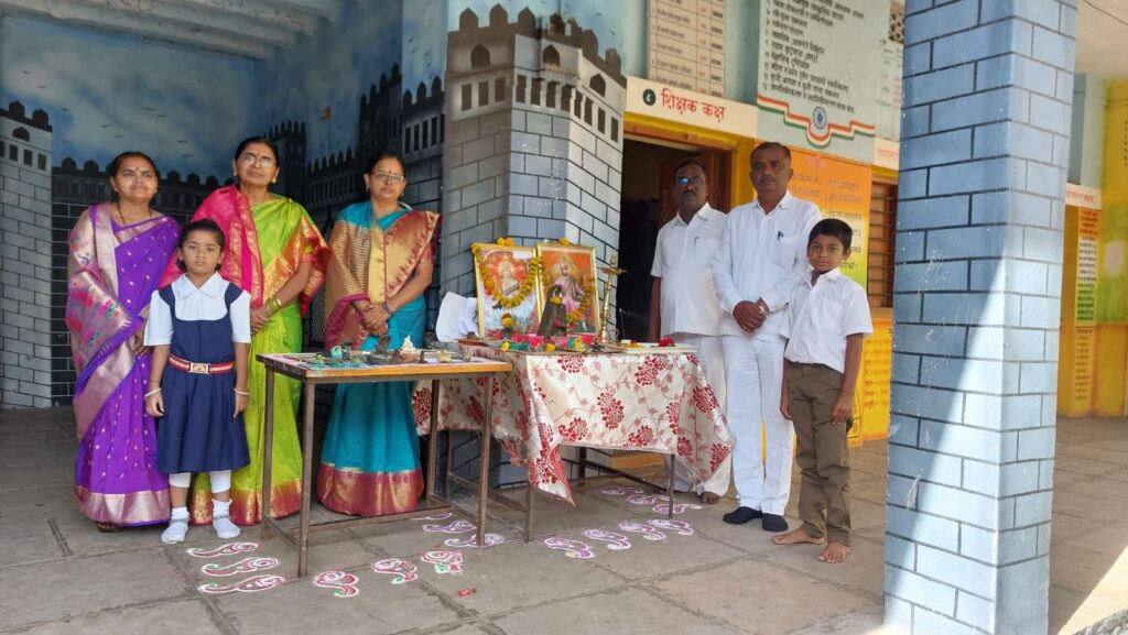 लाल बहादूर शास्त्री प्राथमिक शाळेत नागपंचमी सण उत्साहात साजरा