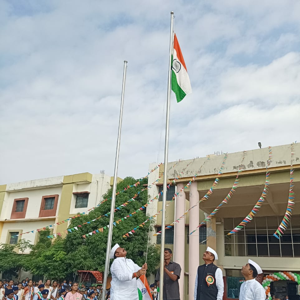 बालाघाट शैक्षणिक संकुल मध्ये स्वातंत्र्य दिन उत्साहामध्ये साजरा