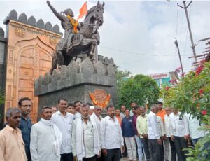 साखळी उपोषणाचा पंधरावा दिवस चोबळी माकणी येथील ग्रामस्थांची उपस्थिती