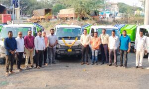अहमदपूर शहराच्या स्वच्छतेसाठी नगरपालिकेच्या सहा नविन गाड्या सज्ज