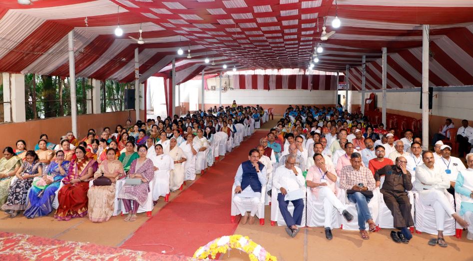 अहमदपुरात लेखिका साहित्य संमेलनाच्या समारोपाचे बिगुल वाजले