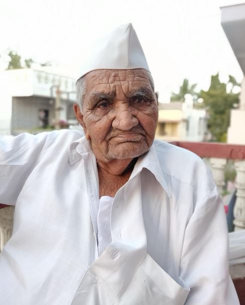 शिरूर ताजबंद च्या महादेव मंदिराचे पुजारी वीरभद्र स्वामी यांचे दुःखद निधन