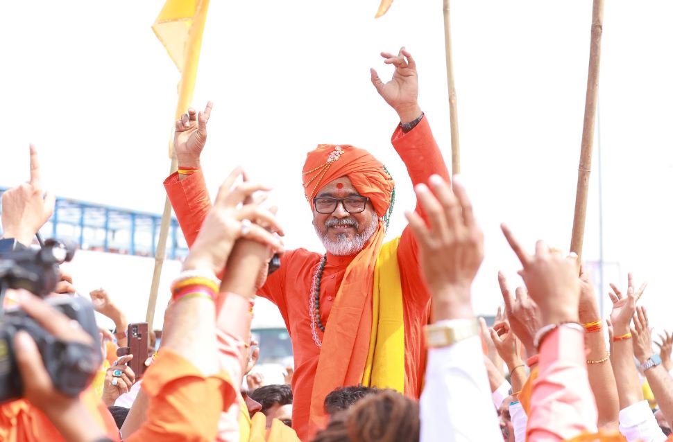 विशाल शोभायात्रेने लातूरकरांचे वेधले लक्ष!