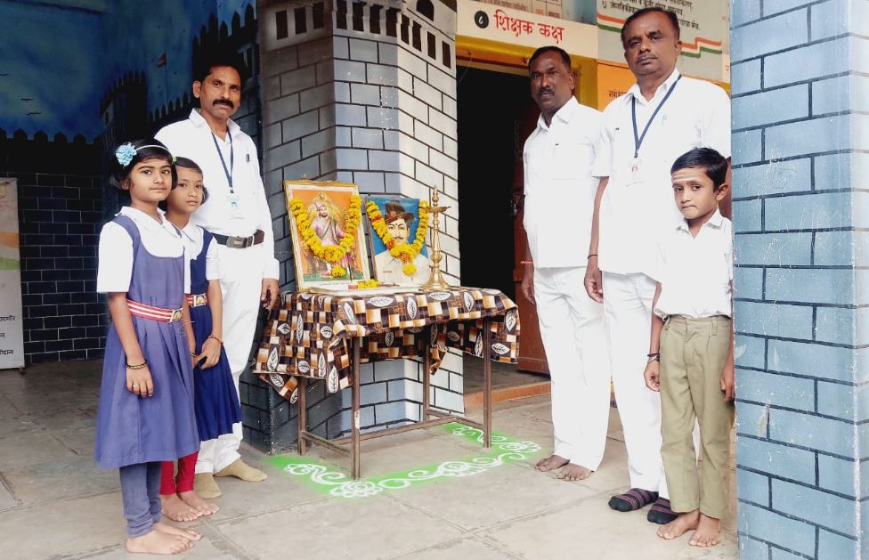 लालबहादुर शास्त्री प्राथमिक शाळेत शहीद दिन साजरा