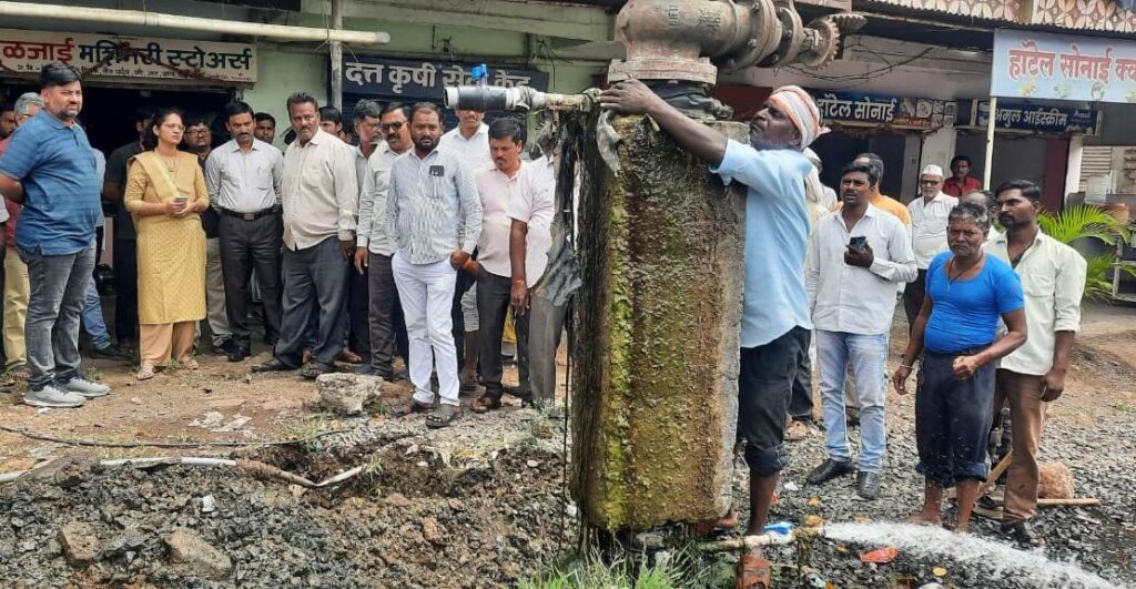 लातूर शहर पाणीपुरवठा योजनेच्या जलवाहिनीवरील 21 अवैध जोडण्या तोडल्या