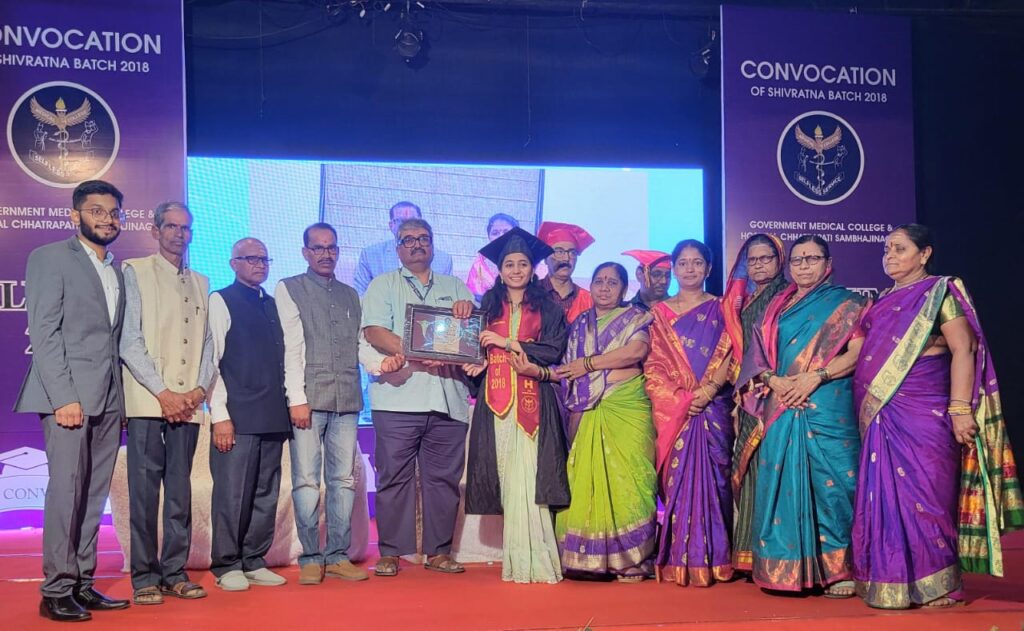 डॉ. वैभवी तत्तापुरे यांना दीक्षांत सोहळ्यात एम बी बी एस ची पदवी प्रदान