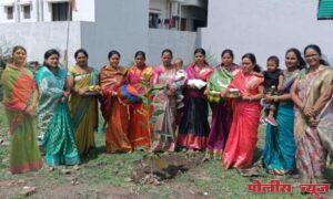 अयोध्या नगरीत वडाचे झाड लावून केली वटसावित्री पौर्णिमा साजरी
