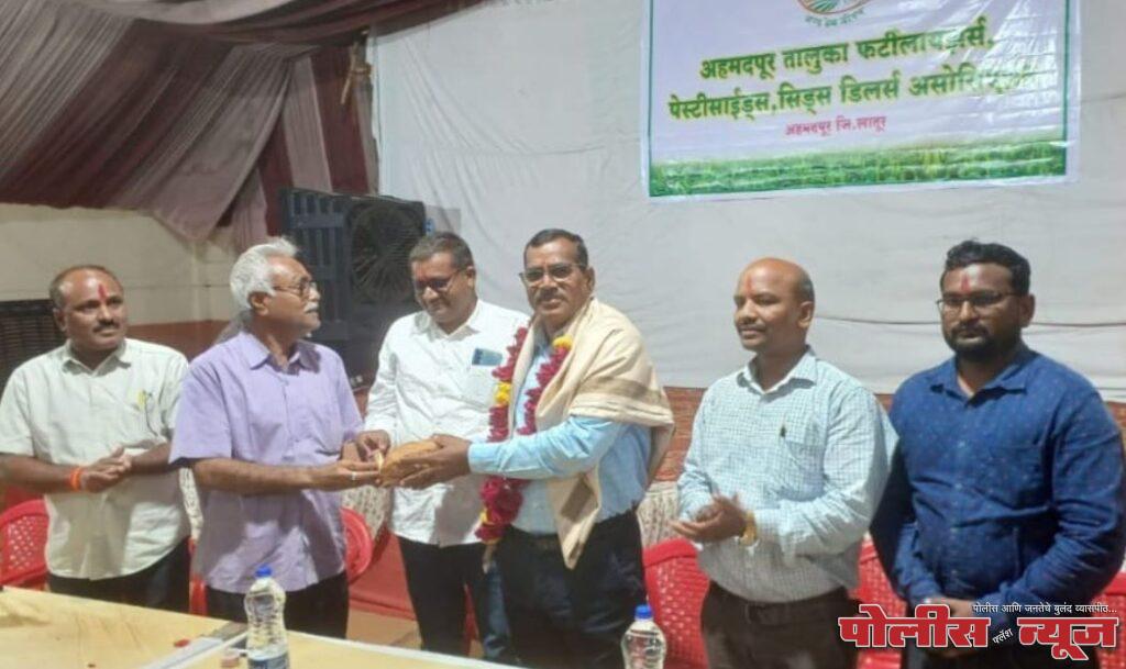 कृषी विकास अधिकारी सुभाषराव चोले यांचा सेवानिवृत्तीबद्दल सत्कार