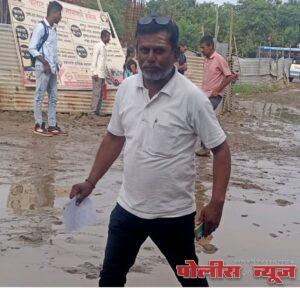 उदगीरच्या बसस्थानकात सर्वत्र चिखल व पावसाचे पाणी