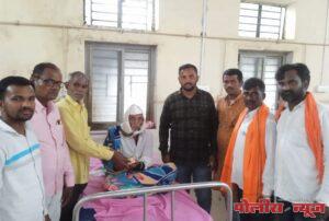 शिवसेना पक्षप्रमुख उद्धवजी ठाकरे साहेब यांच्या वाढदिवसानिमित्त ग्रामीण रुग्णालय अहमदपूर येथे रुग्णांना फळे वाटप