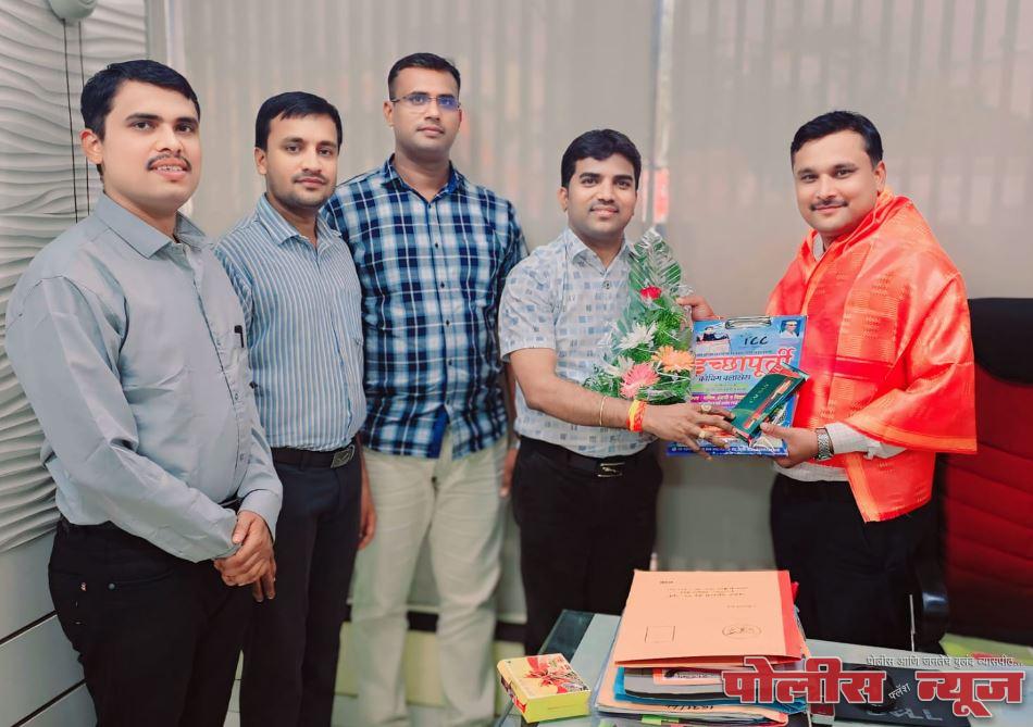 इच्छापूर्तीच्या कोचिंग क्लासेसच्या वतीने नानासाहेब देशपांडे यांचा सत्कार