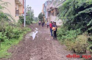 विद्यार्थिनींच्या शाळेत जाणाच्या रस्ता मागणीला वाटाण्याच्या अक्षता