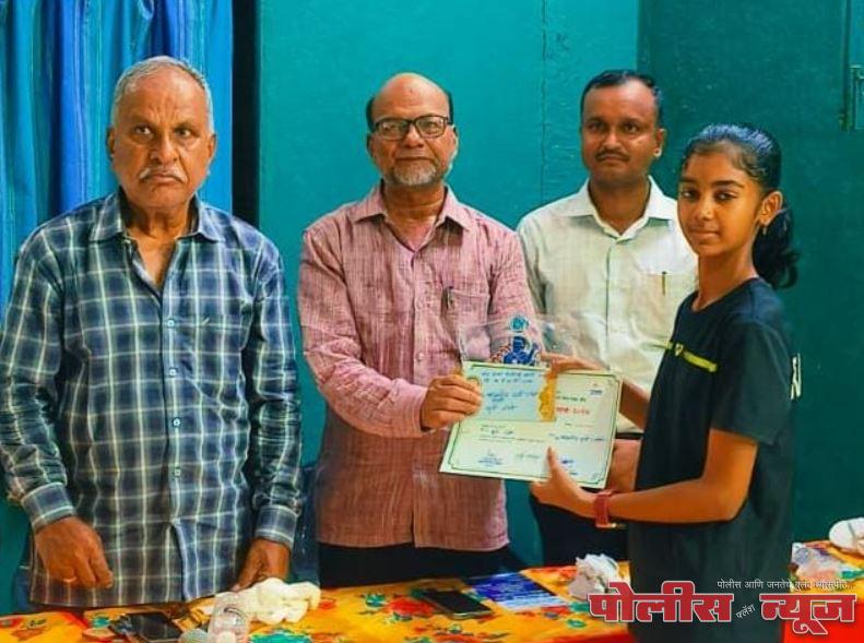 ३७ व्या जिल्हा बॅडमिंटन स्पर्धेत समर्थ च्या दोन विद्यार्थींनीचे यश