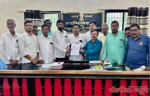 उदगीर तालुक्यातील सर्व शेतकऱ्यांना पिकविमा मिळावा म्हणून सोसायटी चेअरमन संघटना अग्रेसर