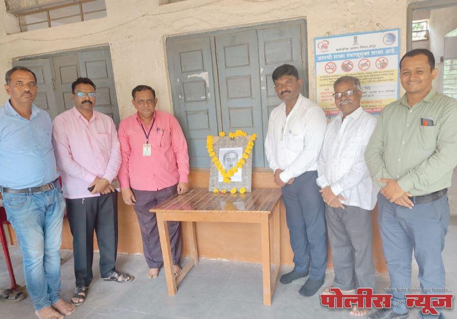 कृषक, गरीब, मजुर, दलित, दुःखी जनांच्या वेदना साहित्यातून व्यक्‍त करणारा उपन्यास सम्राट, मुन्शी प्रेमचंद डॉ. बालाजी कारामुंगीकर यांचे प्रतिपादन